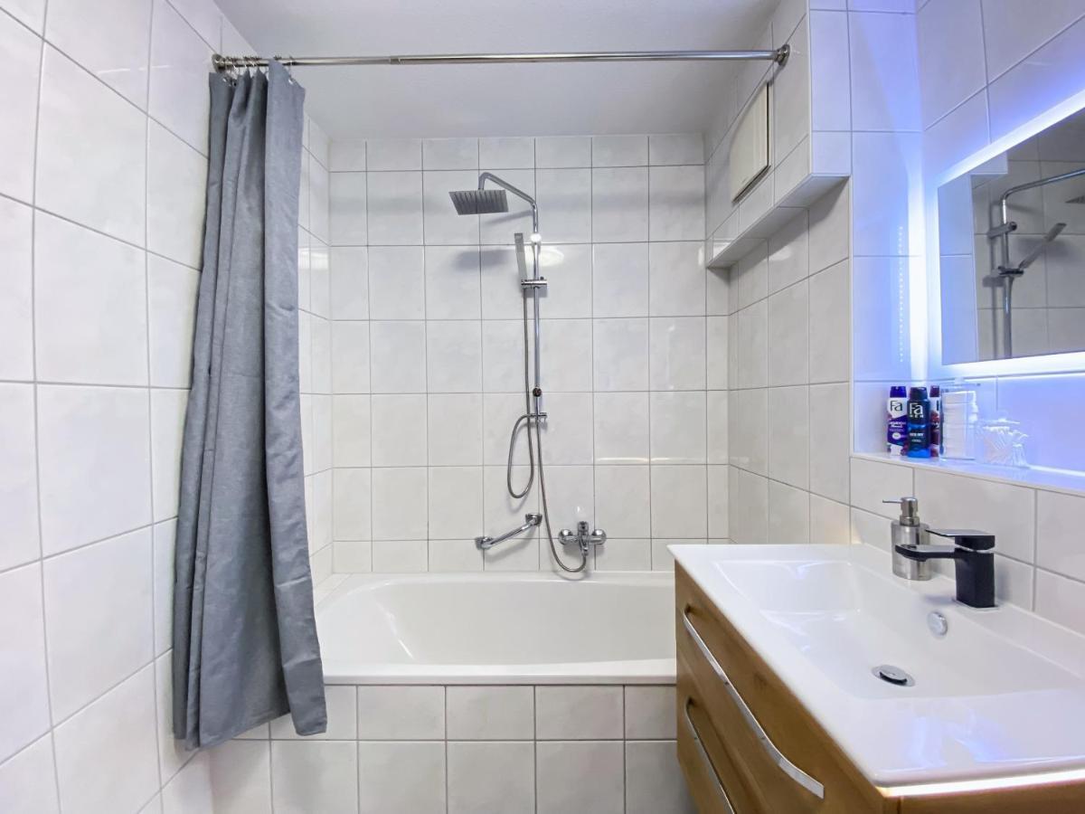 Wohlfuehl-Apartment Mit Kostenfreier Tiefgarage, Wifi & Terrasse Lipsia Esterno foto