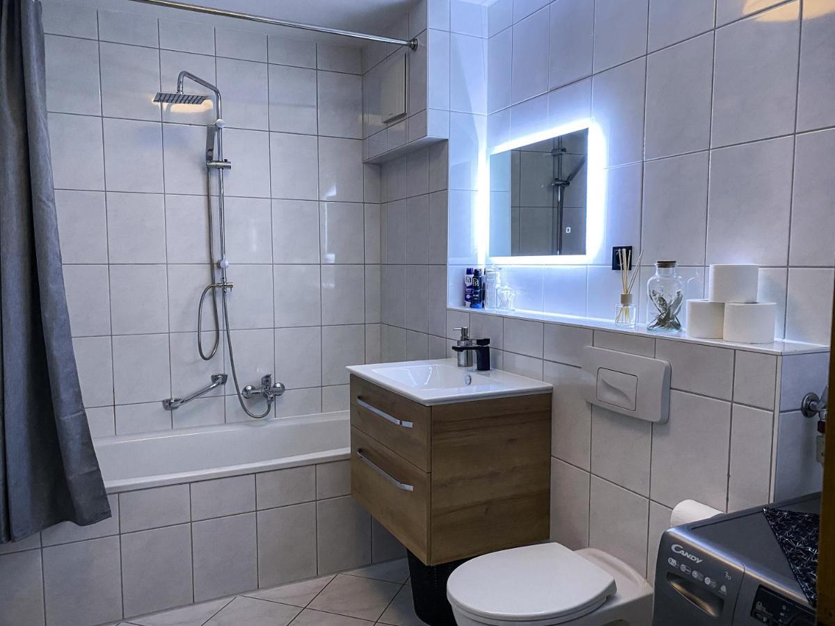 Wohlfuehl-Apartment Mit Kostenfreier Tiefgarage, Wifi & Terrasse Lipsia Esterno foto