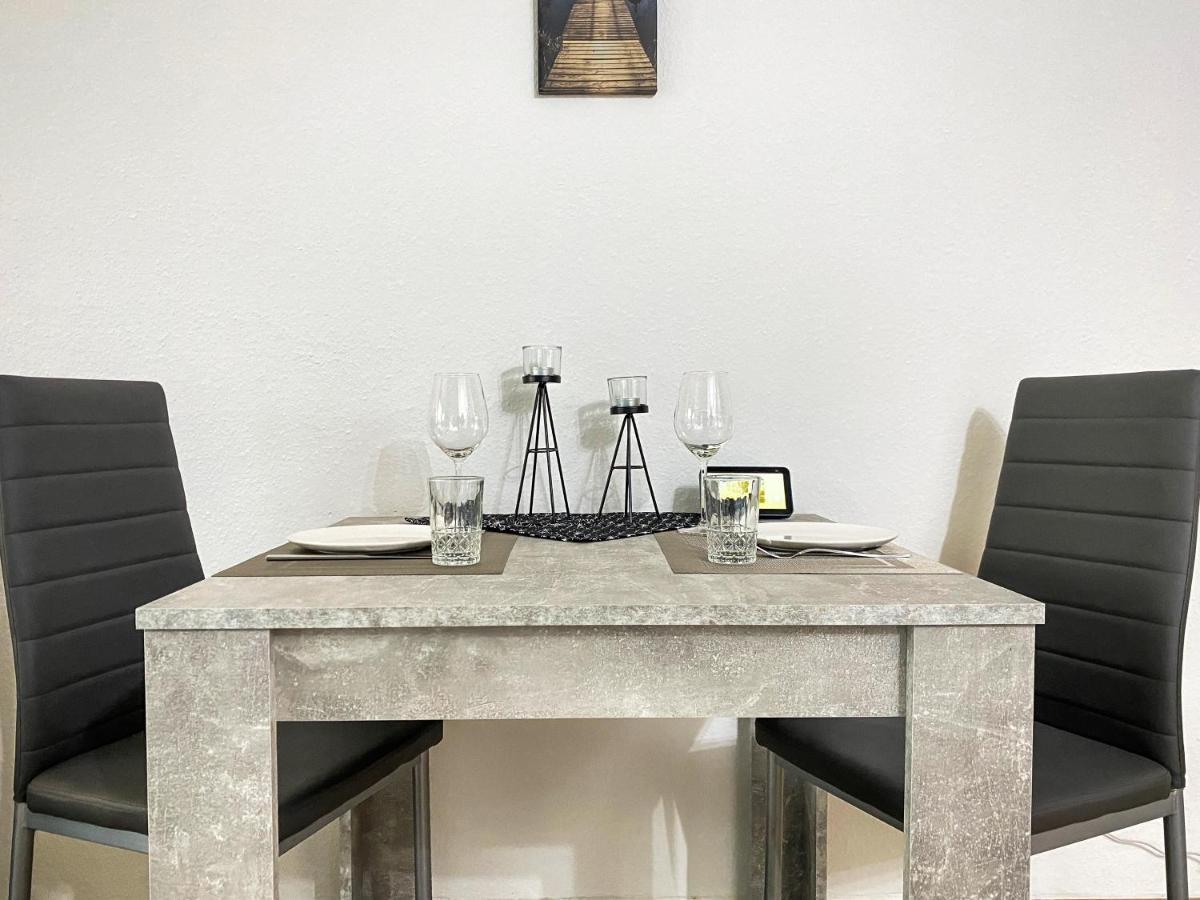 Wohlfuehl-Apartment Mit Kostenfreier Tiefgarage, Wifi & Terrasse Lipsia Esterno foto