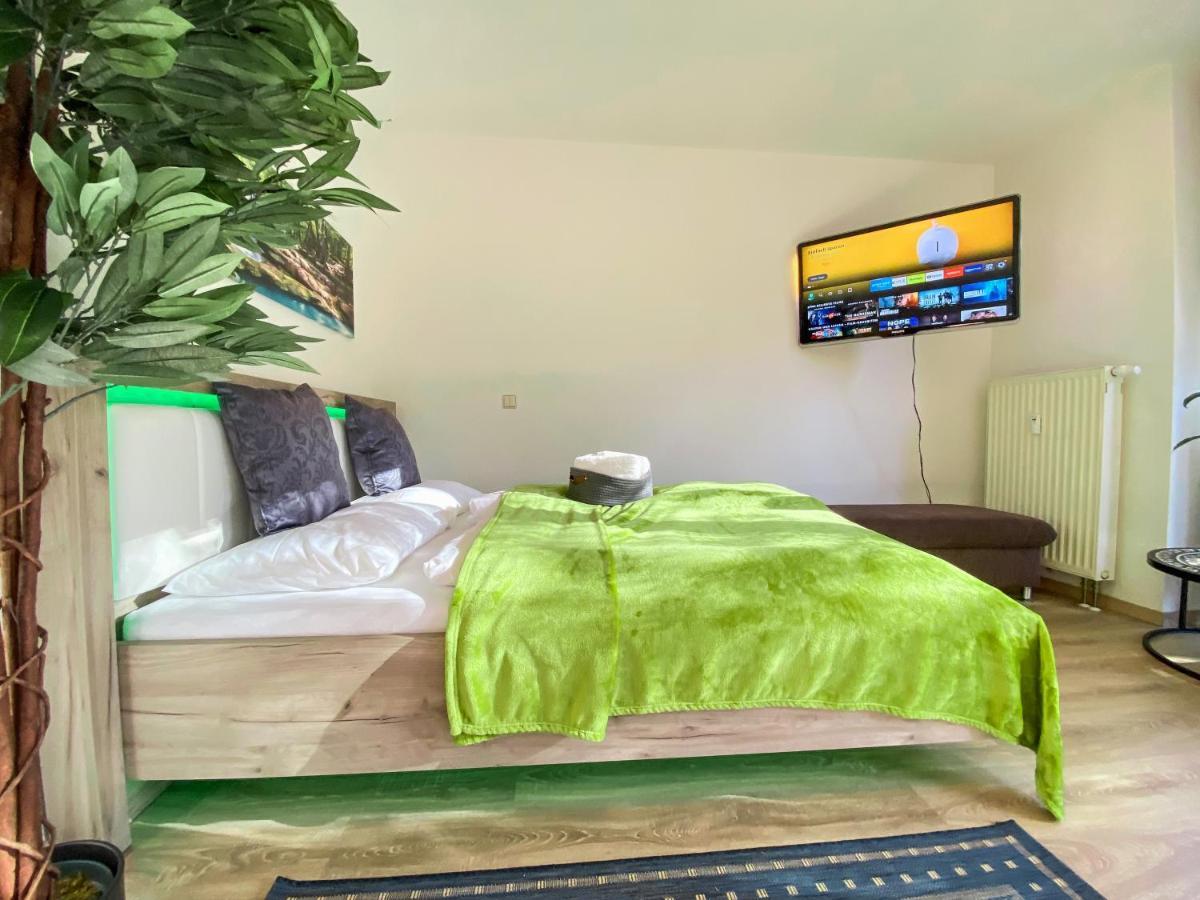 Wohlfuehl-Apartment Mit Kostenfreier Tiefgarage, Wifi & Terrasse Lipsia Esterno foto