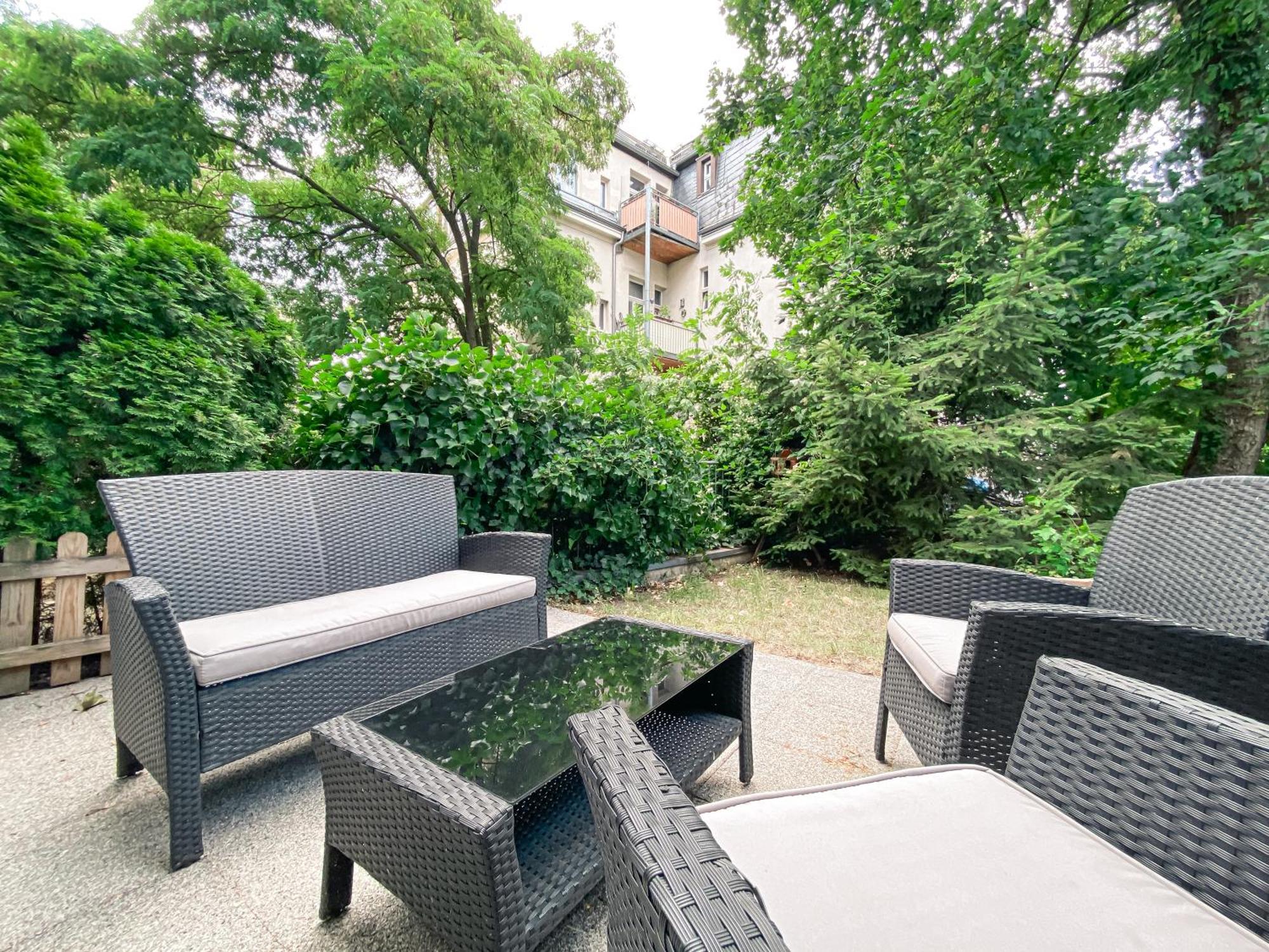 Wohlfuehl-Apartment Mit Kostenfreier Tiefgarage, Wifi & Terrasse Lipsia Esterno foto